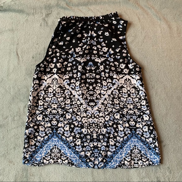 Ricki’s Tied V-Neck Tank - Picture 5 of 7